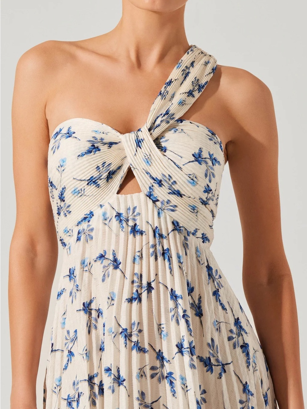 ASTR One-Shoulder Cream Maxi Dress with Blue Floral Print Victoria Secret - Picture 4 of 5